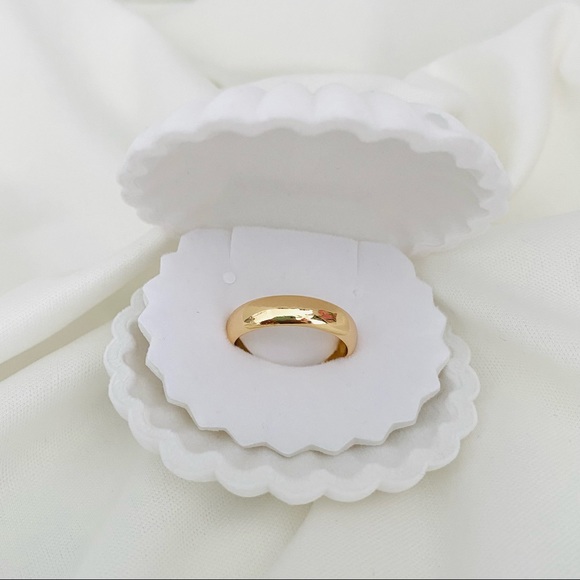 Thick Band Ring - Picture 4 of 10